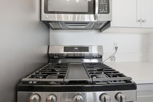 7320 Hawthorn Avenue 108, Los Angeles, CA 90046