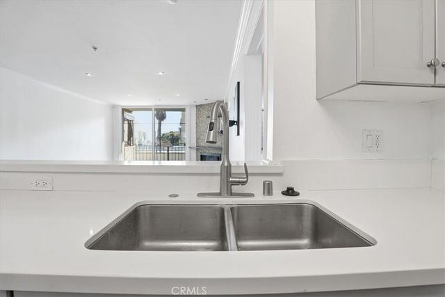 7320 Hawthorn Avenue 108, Los Angeles, CA 90046