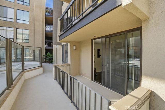 7320 Hawthorn Avenue 108, Los Angeles, CA 90046