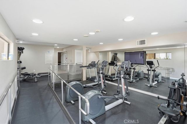 7320 Hawthorn Avenue 108, Los Angeles, CA 90046