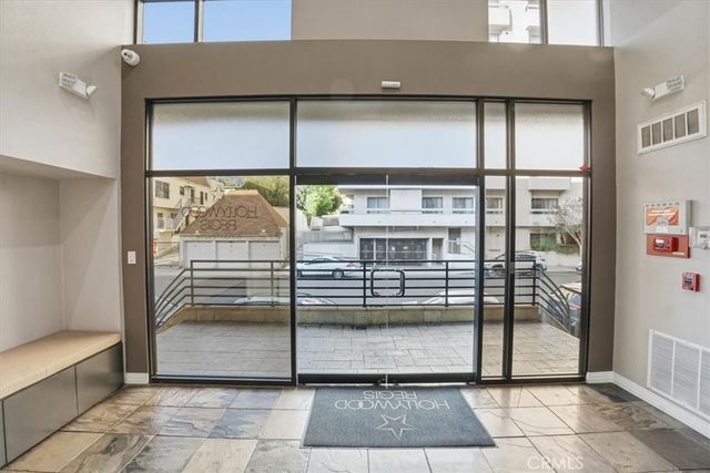 7320 Hawthorn Avenue 108, Los Angeles, CA 90046