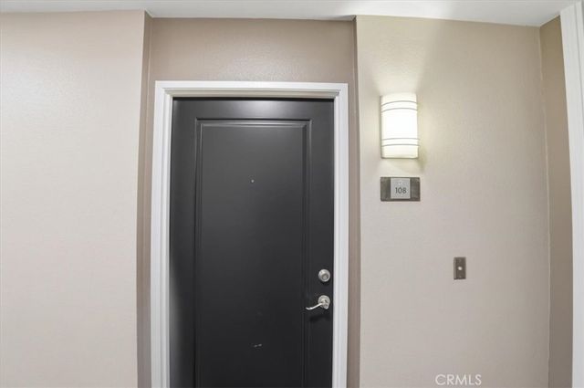 7320 Hawthorn Avenue 108, Los Angeles, CA 90046