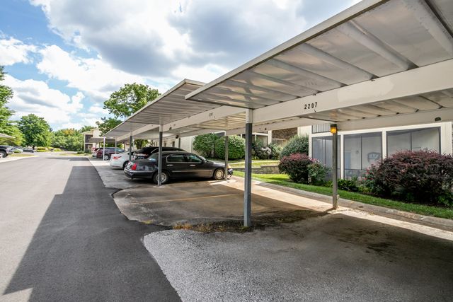 2403 PARK DEVILLE PL, Columbia, MO 65203