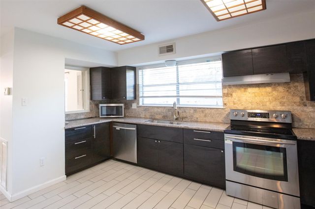 2627 The Highlands Drive, Sugar Land, TX 77478