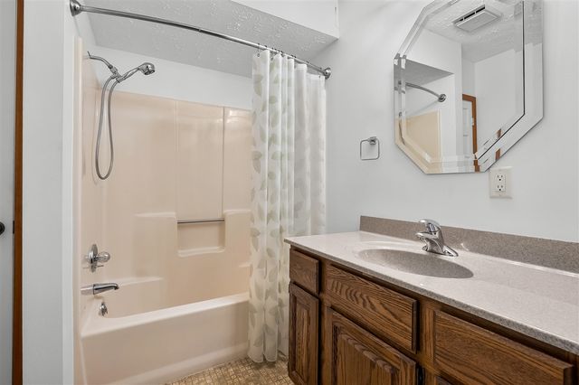 11940 S 10th Street, Schoolcraft, MI 49087