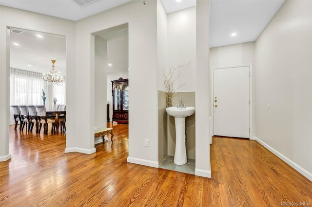 6 Rose Garden Way 304, Monsey, NY 10952