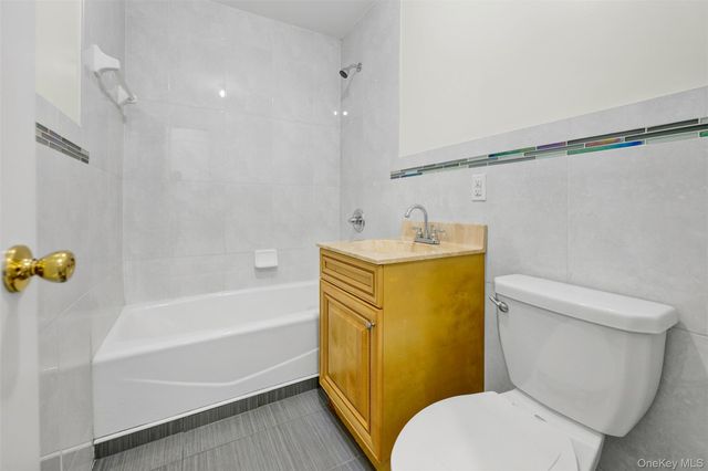 6 Rose Garden Way 304, Monsey, NY 10952