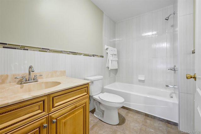 6 Rose Garden Way 304, Monsey, NY 10952