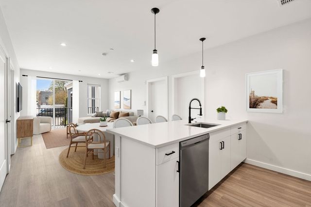 10 Somerset 406, Winthrop, MA 02152