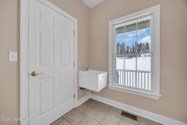 201 Sidney Road, Pittstown, NJ 08867