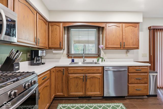 7164 Sandalwood Drive, Avon, IN 46123