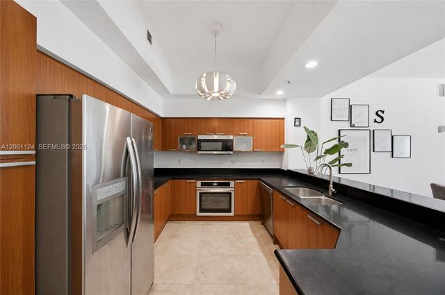 15051 Royal Oaks Lane 102, North Miami, FL 33181