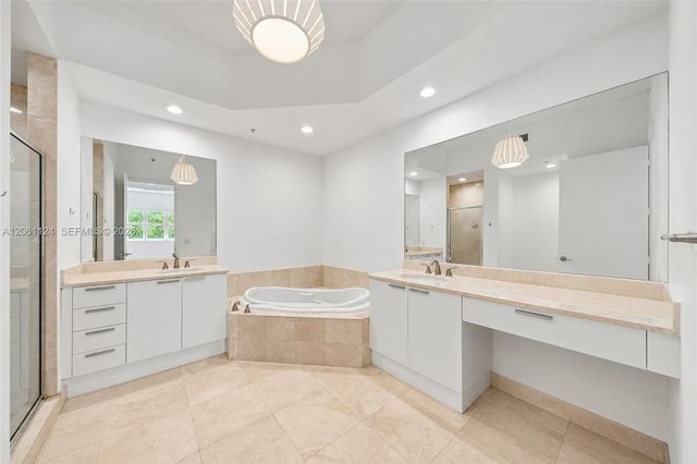 15051 Royal Oaks Lane 102, North Miami, FL 33181