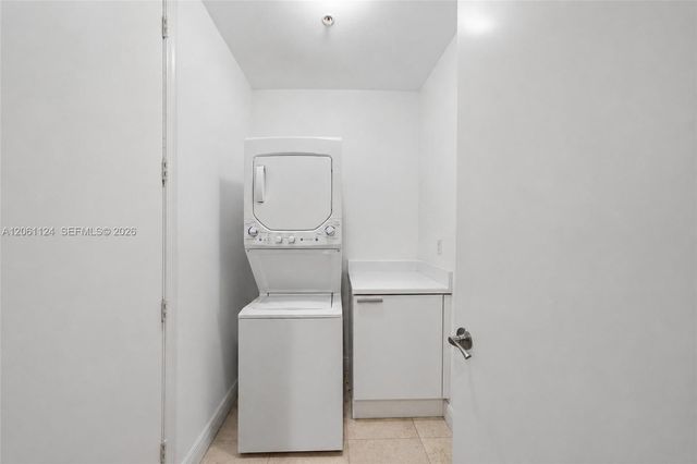 15051 Royal Oaks Lane 102, North Miami, FL 33181