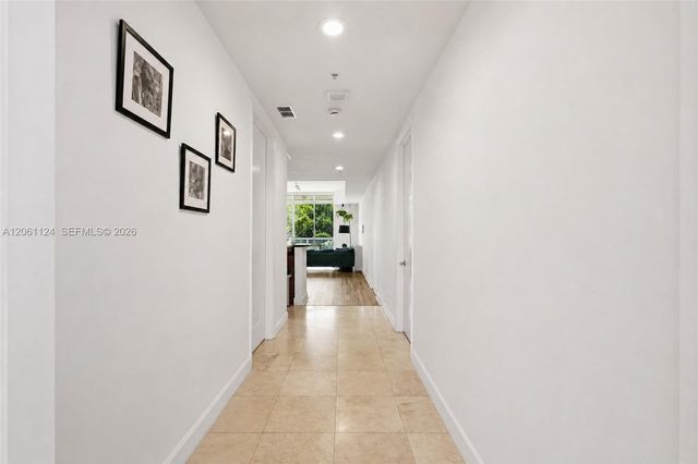15051 Royal Oaks Lane 102, North Miami, FL 33181