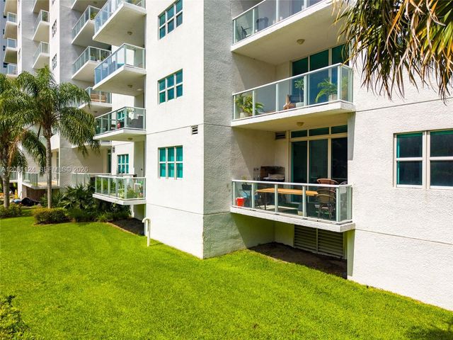 15051 Royal Oaks Lane 102, North Miami, FL 33181