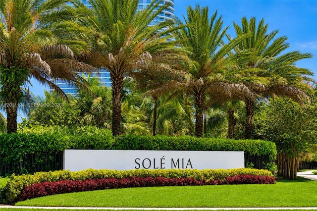 15051 Royal Oaks Lane 102, North Miami, FL 33181