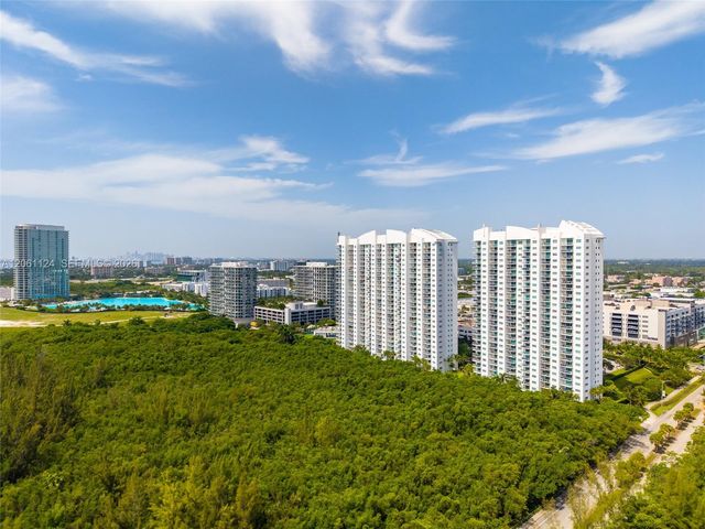 15051 Royal Oaks Lane 102, North Miami, FL 33181