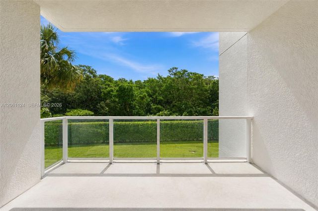 15051 Royal Oaks Lane 102, North Miami, FL 33181