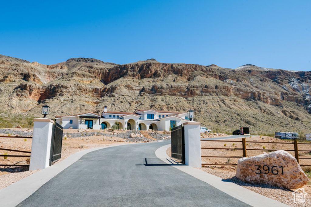 Image 2 of property listing at 3961 S 1100 W, Hurricane, UT 84737