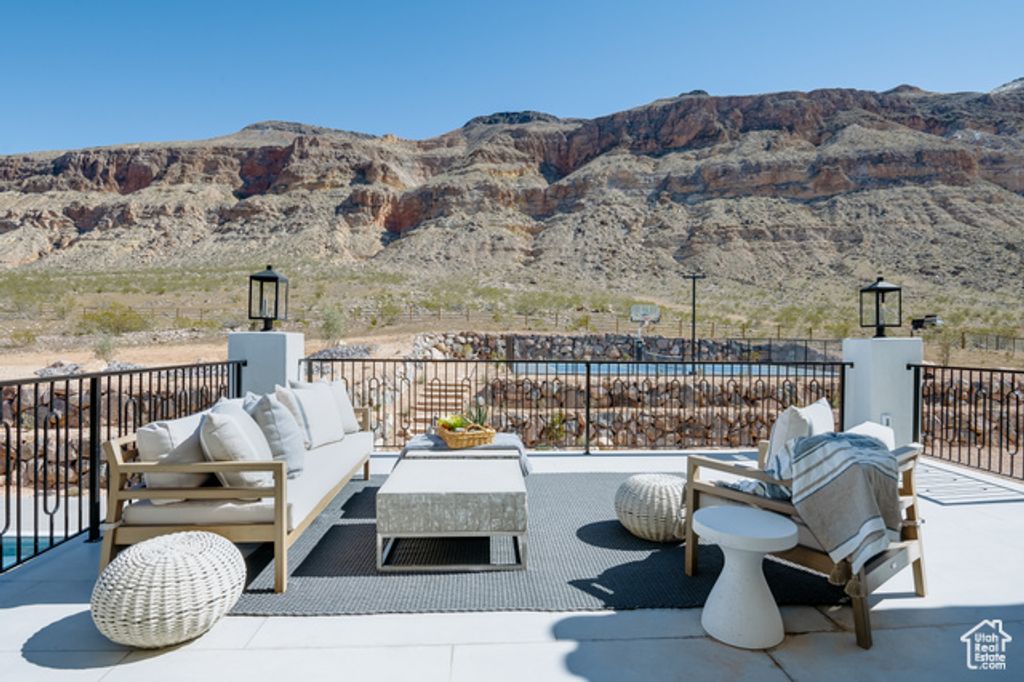 Image 4 of property listing at 3961 S 1100 W, Hurricane, UT 84737