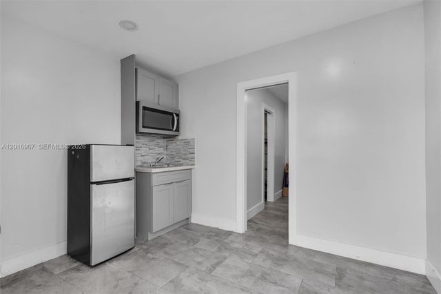 1121 N 71st Avenue, Hollywood, FL 33024