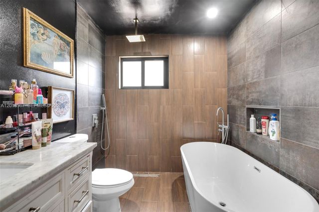 1121 N 71st Avenue, Hollywood, FL 33024