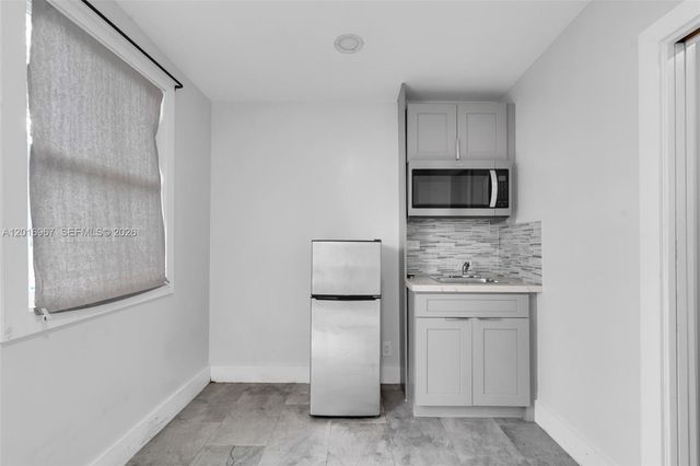 1121 N 71st Avenue, Hollywood, FL 33024