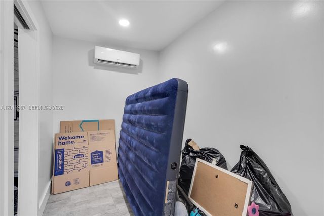 1121 N 71st Avenue, Hollywood, FL 33024