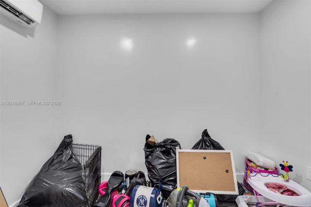 1121 N 71st Avenue, Hollywood, FL 33024