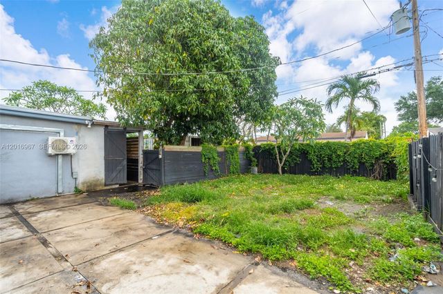 1121 N 71st Avenue, Hollywood, FL 33024