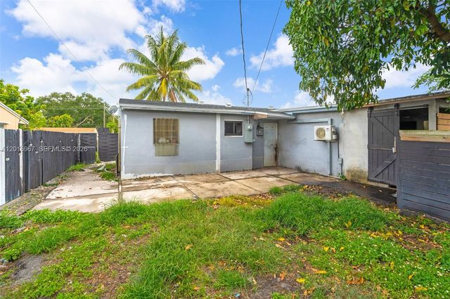 1121 N 71st Avenue, Hollywood, FL 33024