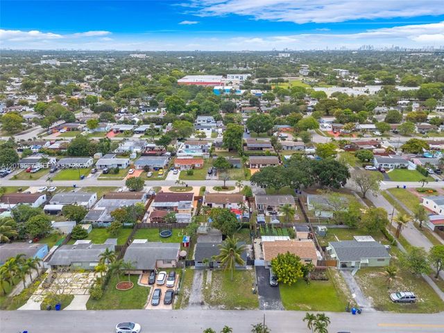 1121 N 71st Avenue, Hollywood, FL 33024