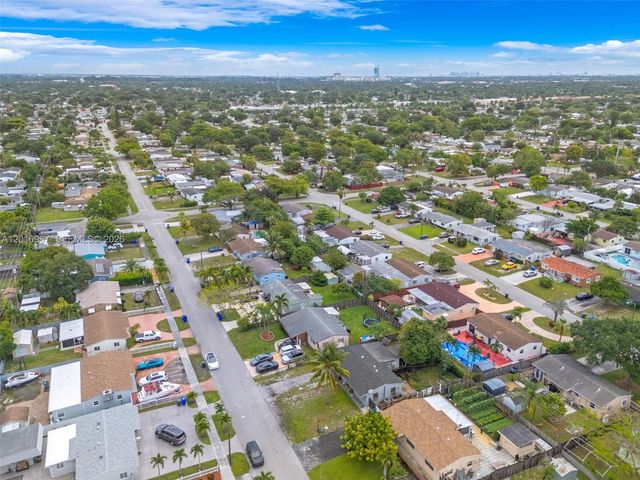 1121 N 71st Avenue, Hollywood, FL 33024