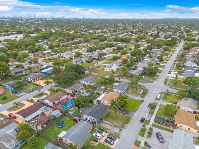 1121 N 71st Avenue, Hollywood, FL 33024
