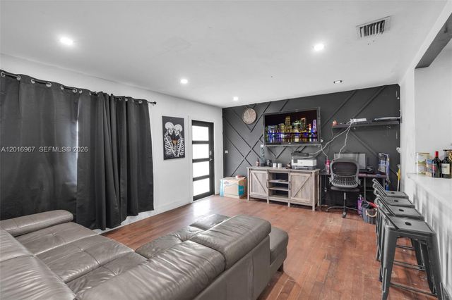 1121 N 71st Avenue, Hollywood, FL 33024