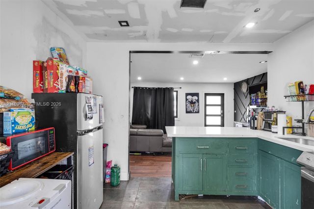 1121 N 71st Avenue, Hollywood, FL 33024