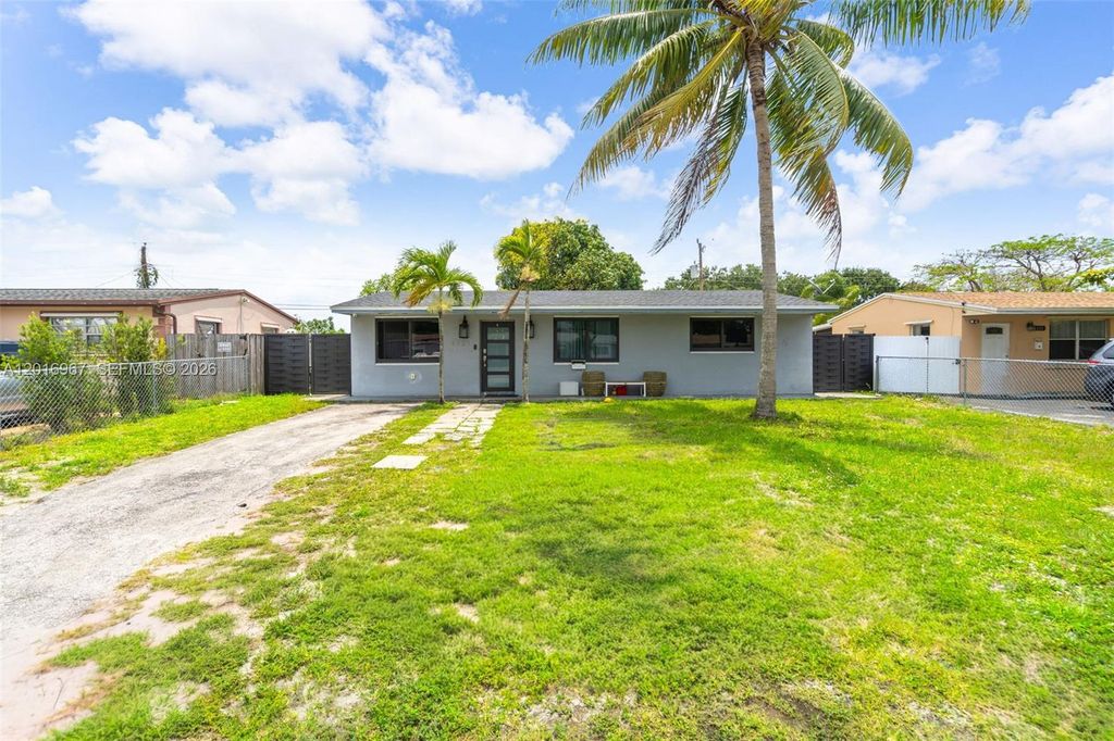 1121 N 71st Avenue, Hollywood, FL 33024