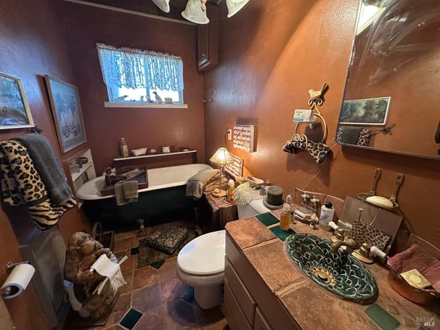 3635 Country Club Dr, Clearlake, CA 95422