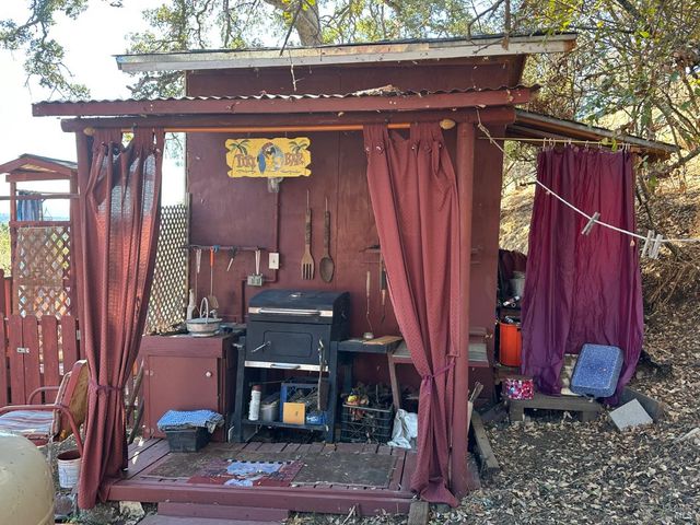 3635 Country Club Dr, Clearlake, CA 95422