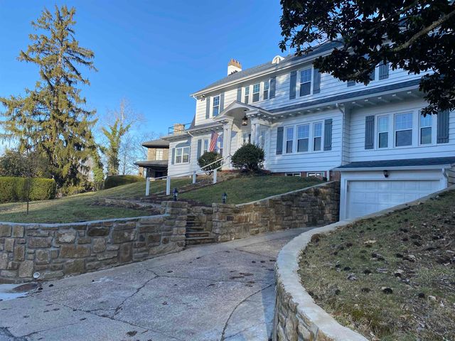 3 Willow Glen Rd, Huntington, WV 25701