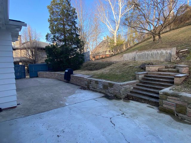 3 Willow Glen Rd, Huntington, WV 25701