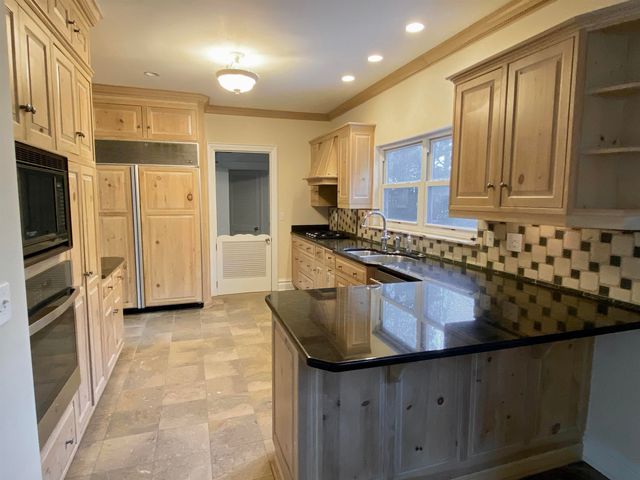 3 Willow Glen Rd, Huntington, WV 25701