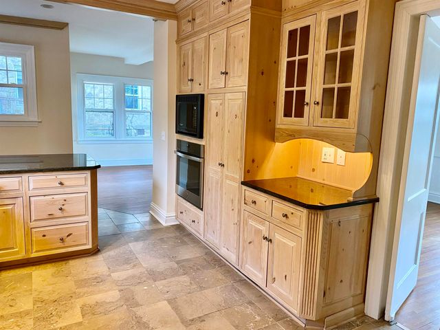 3 Willow Glen Rd, Huntington, WV 25701