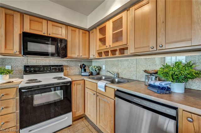 2222 Detroit Avenue 603, Cleveland, OH 44113