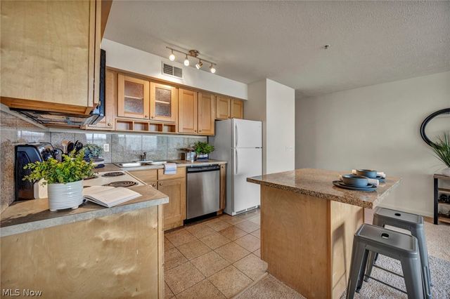 2222 Detroit Avenue 603, Cleveland, OH 44113