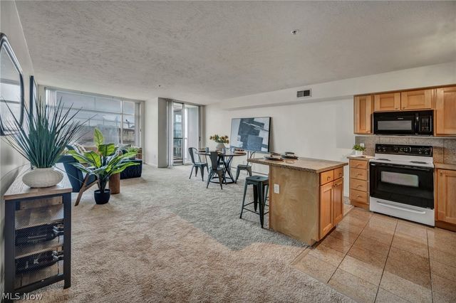 2222 Detroit Avenue 603, Cleveland, OH 44113