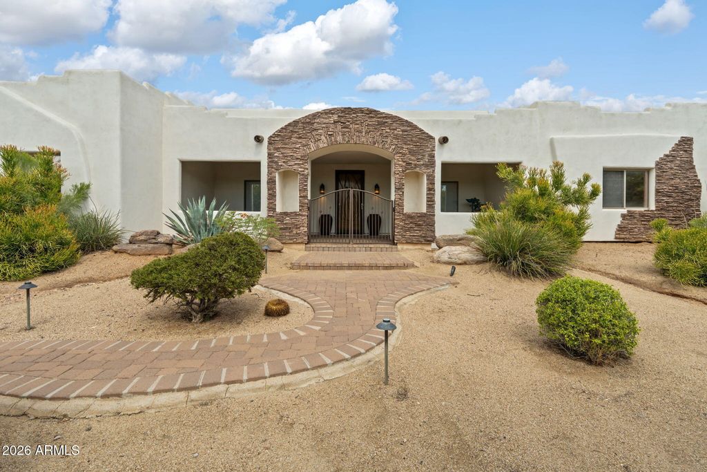 6406 E MILTON Drive, Cave Creek, AZ 85331 — photo 3