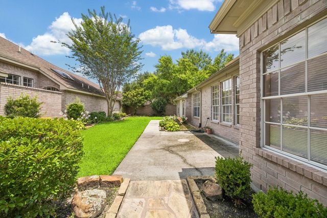 2823 N Strathford Lane, Kingwood, TX 77345