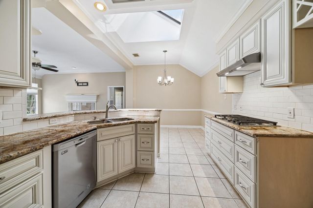 2823 N Strathford Lane, Kingwood, TX 77345